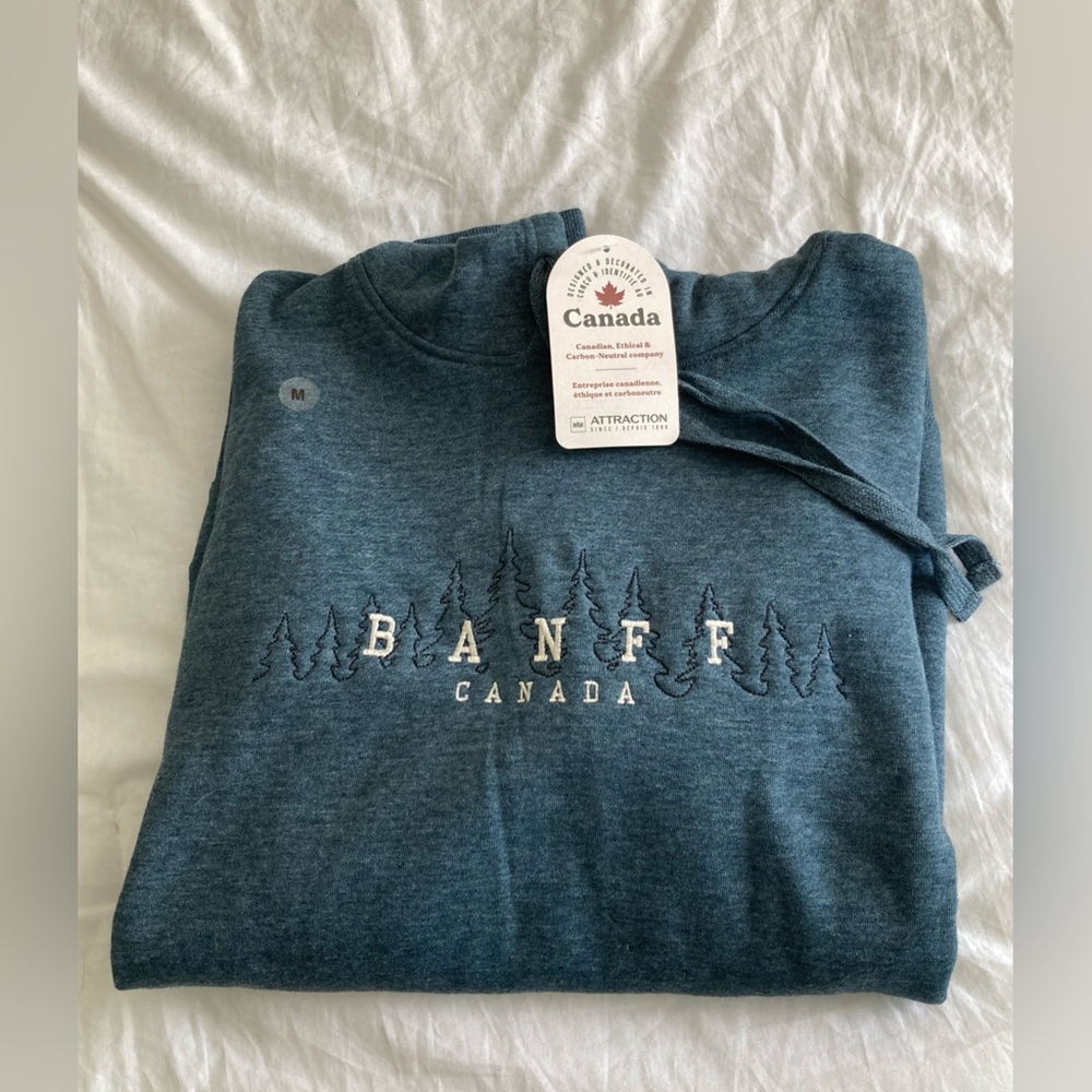 NWT Banff Canada Hoodie Size M